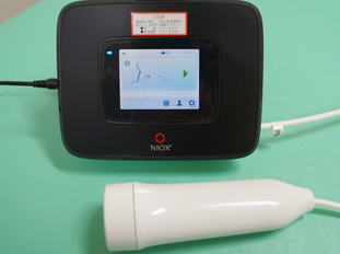 呼気ＮО測定 一酸化窒素ガス分析装置です。呼気中に含まれる一酸化窒素の濃度を測定します。