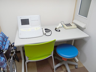 聴力検査機器 主に鼓膜などの検査に使用します。